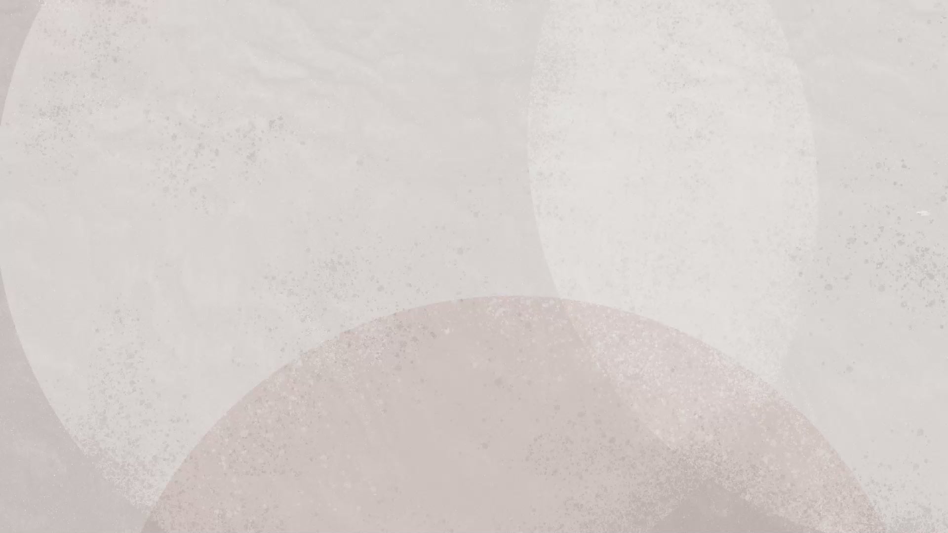 Das Video zeigt die nachhaltige Textilproduktion der Vossen-Everyarn-Kollektion. In eindrucksvollen Aufnahmen werden recycelte Fasern, Garne und Produktionsschritte präsentiert. Zu sehen sind moderne Maschinen, Nahaufnahmen von Fadenstrukturen und farbenfrohe Everyarn-Handtücher. Text-Overlays heben die Vorteile hervor: ressourcenschonend, vegan, langlebig. Die Szenen wirken bewusst, modern und verantwortungsvoll – mit Fokus auf Nachhaltigkeit und Innovation im Frottierbereich.