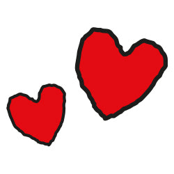 Zwei handgezeichnete rote Herzen mit schwarzer Kontur als Symbol für Liebe, Wärme und Geborgenheit.